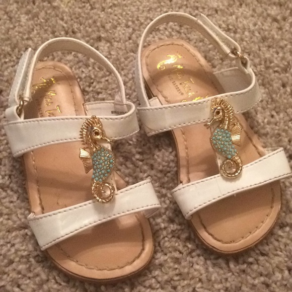 target girls sandals